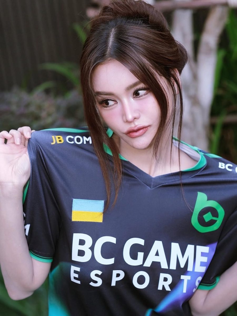 “เสื้อเจอร์ซีย์อีสปอร์ต” บุกฟีดครีเอเตอร์ไทย จากยูนิฟอร์มในเกม สู่ไอเทมสตรีทแวร์ที่เริ่มถูกหยิบมาใส่ในชีวิตประจำวัน